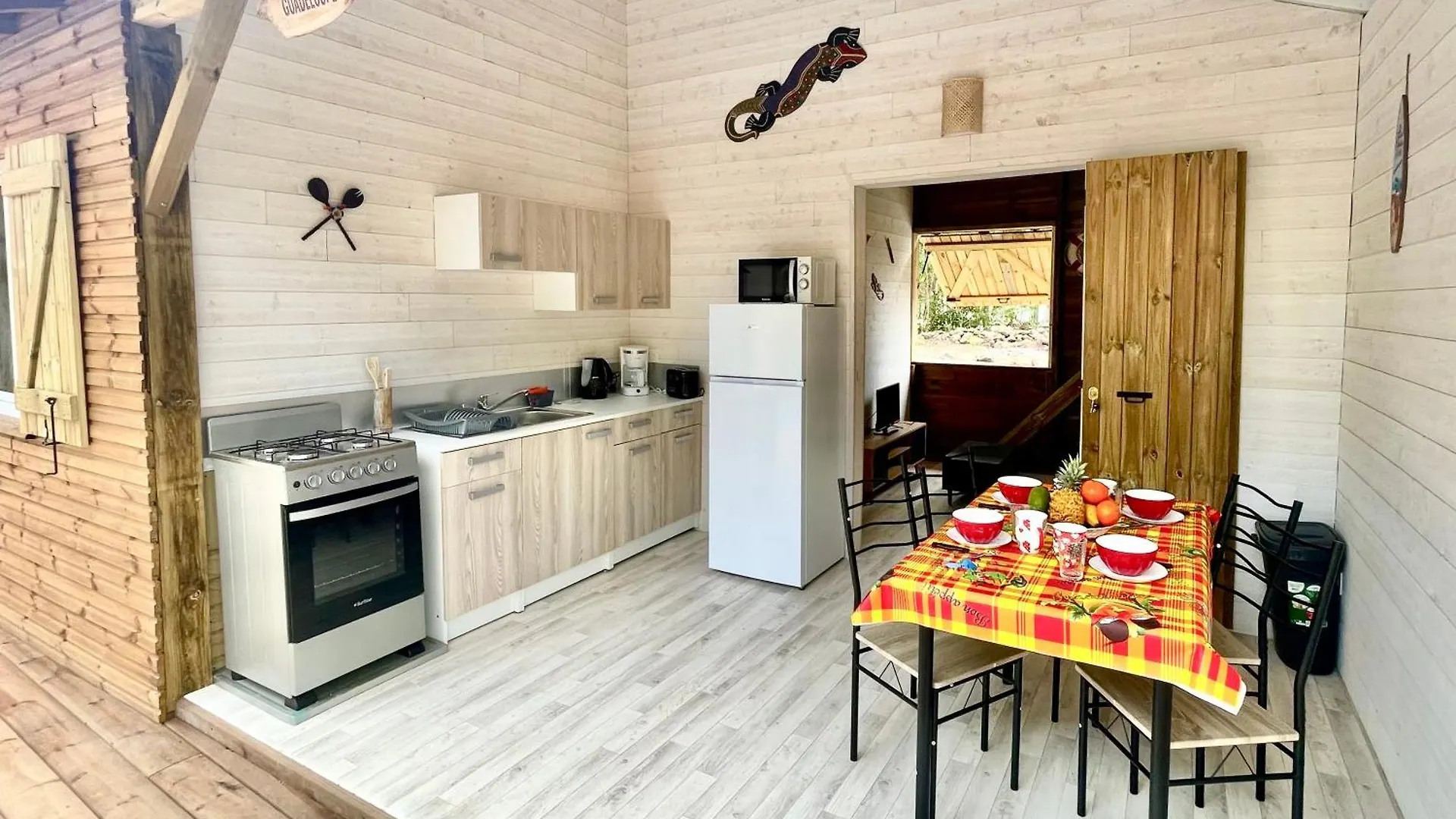 펜션 Bungalow Cosy A Deshaies Avec Piscine